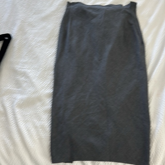 Body by Victoria skirt - Picture 3 of 3